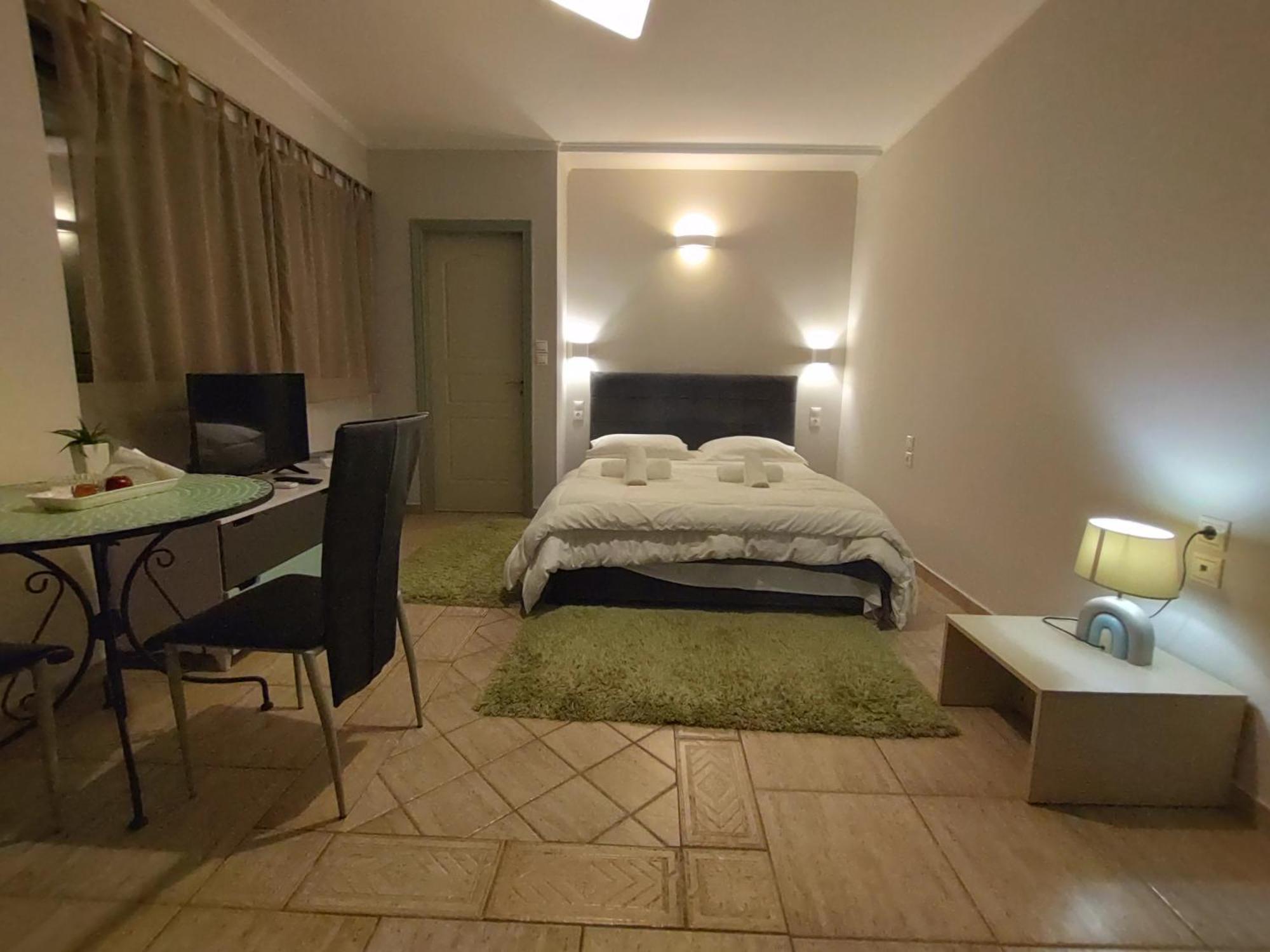 Central Studio - Fully Equiped. Ideal For Couples Patras Luaran gambar