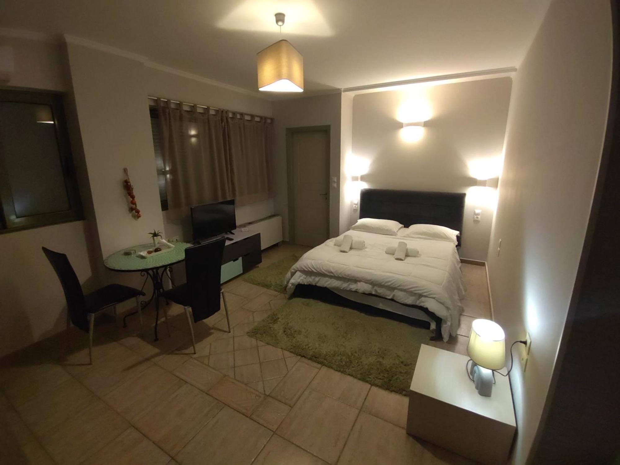 Central Studio - Fully Equiped. Ideal For Couples Patras Luaran gambar