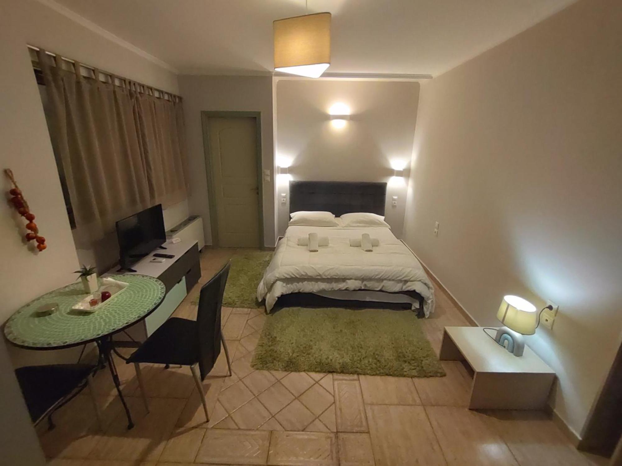 Central Studio - Fully Equiped. Ideal For Couples Patras Luaran gambar