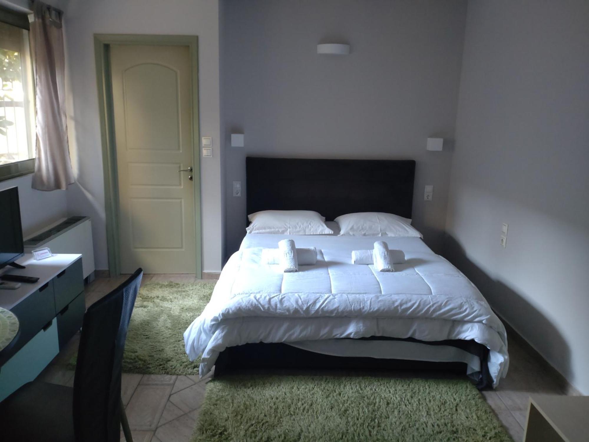 Central Studio - Fully Equiped. Ideal For Couples Patras Luaran gambar