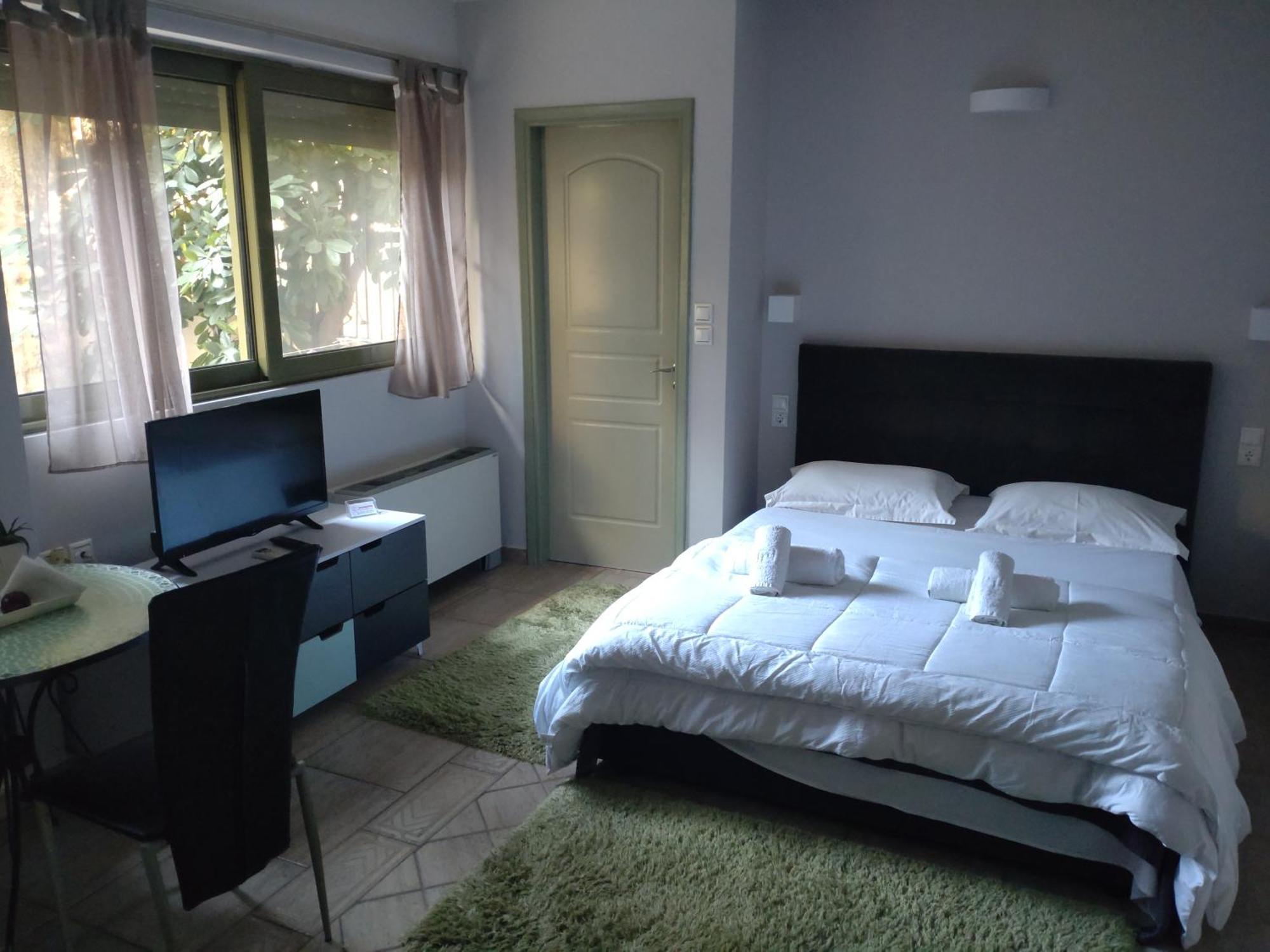 Central Studio - Fully Equiped. Ideal For Couples Patras Luaran gambar