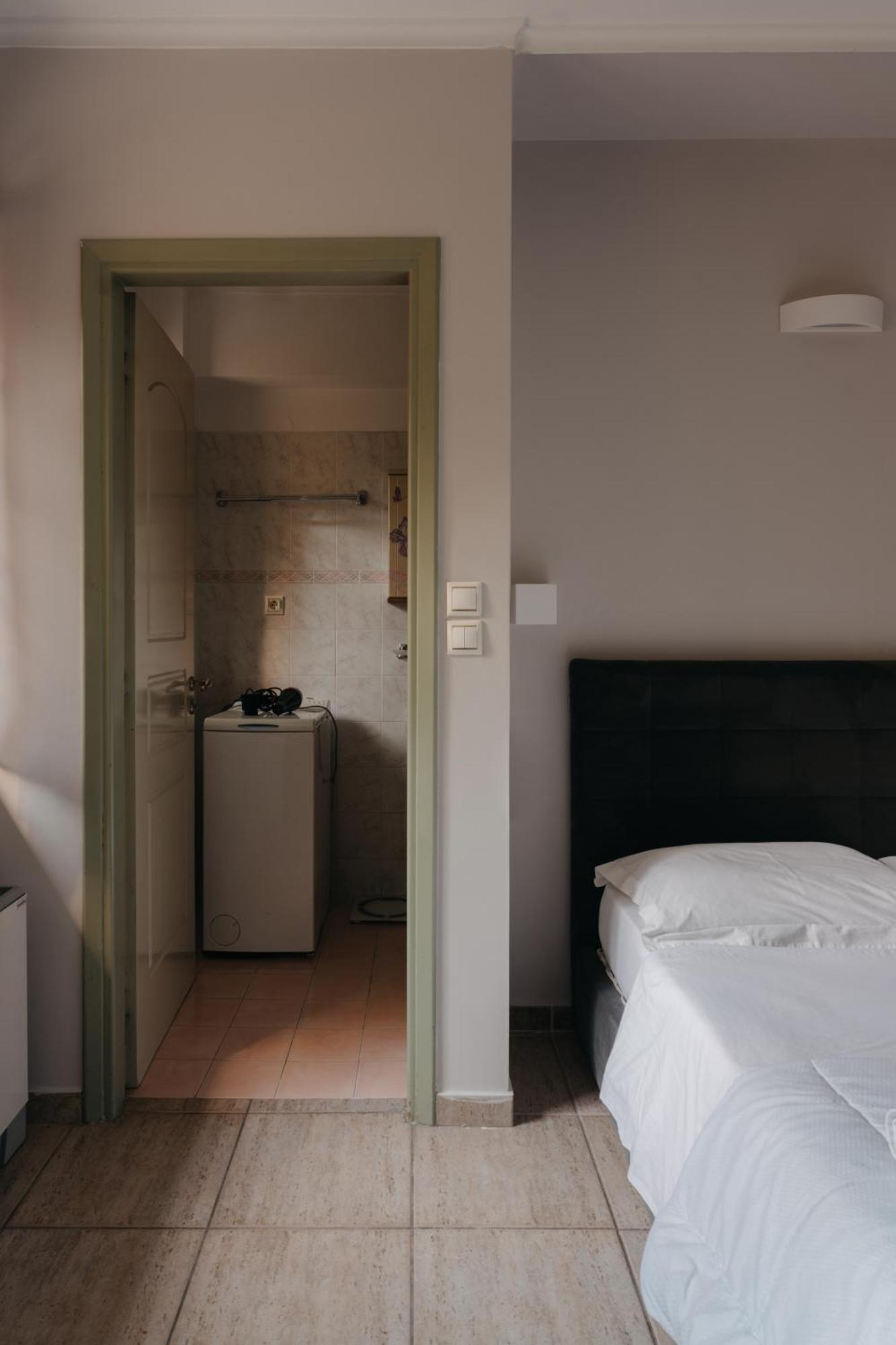 Central Studio - Fully Equiped. Ideal For Couples Patras Luaran gambar